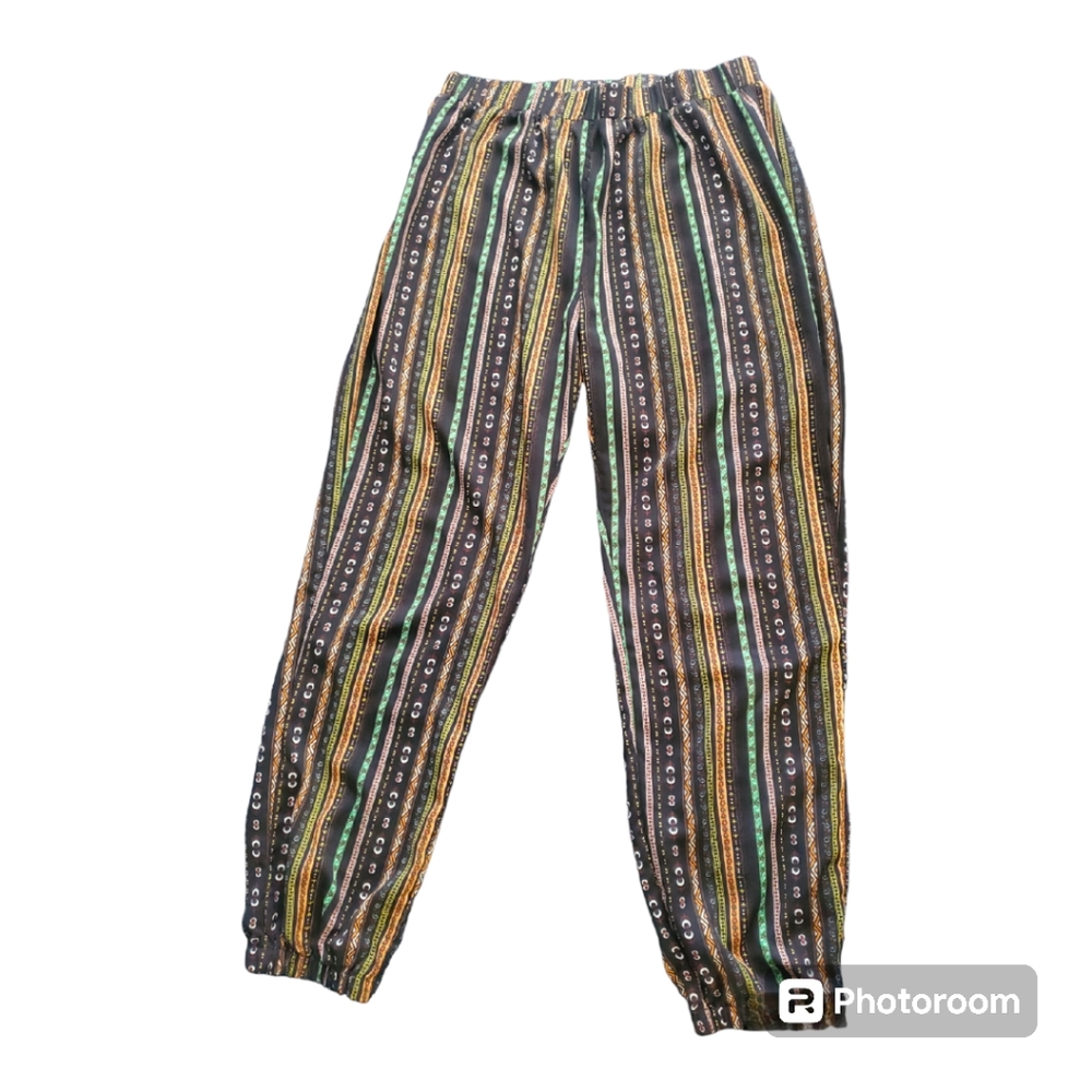 Elastic waistband pants with jogger bottoms